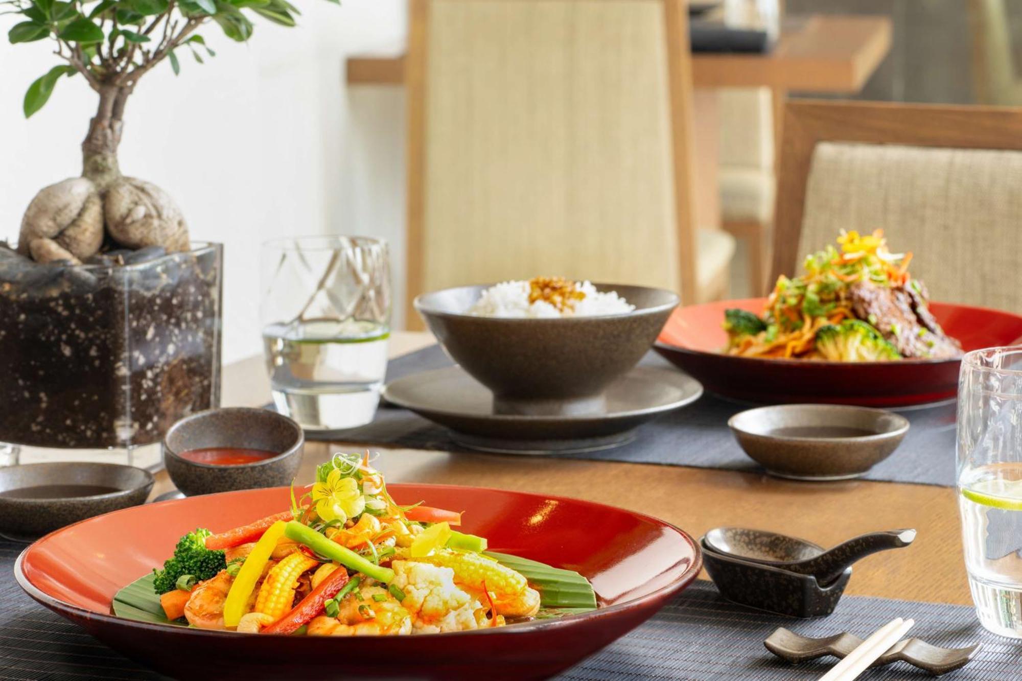 Hilton Riyadh Hotel&Residences Exterior foto A selection of Asian cuisine